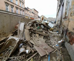 Odpady po powodzi są skażone biologicznie i chemicznie. Obecnie kluczowa jest szybkość