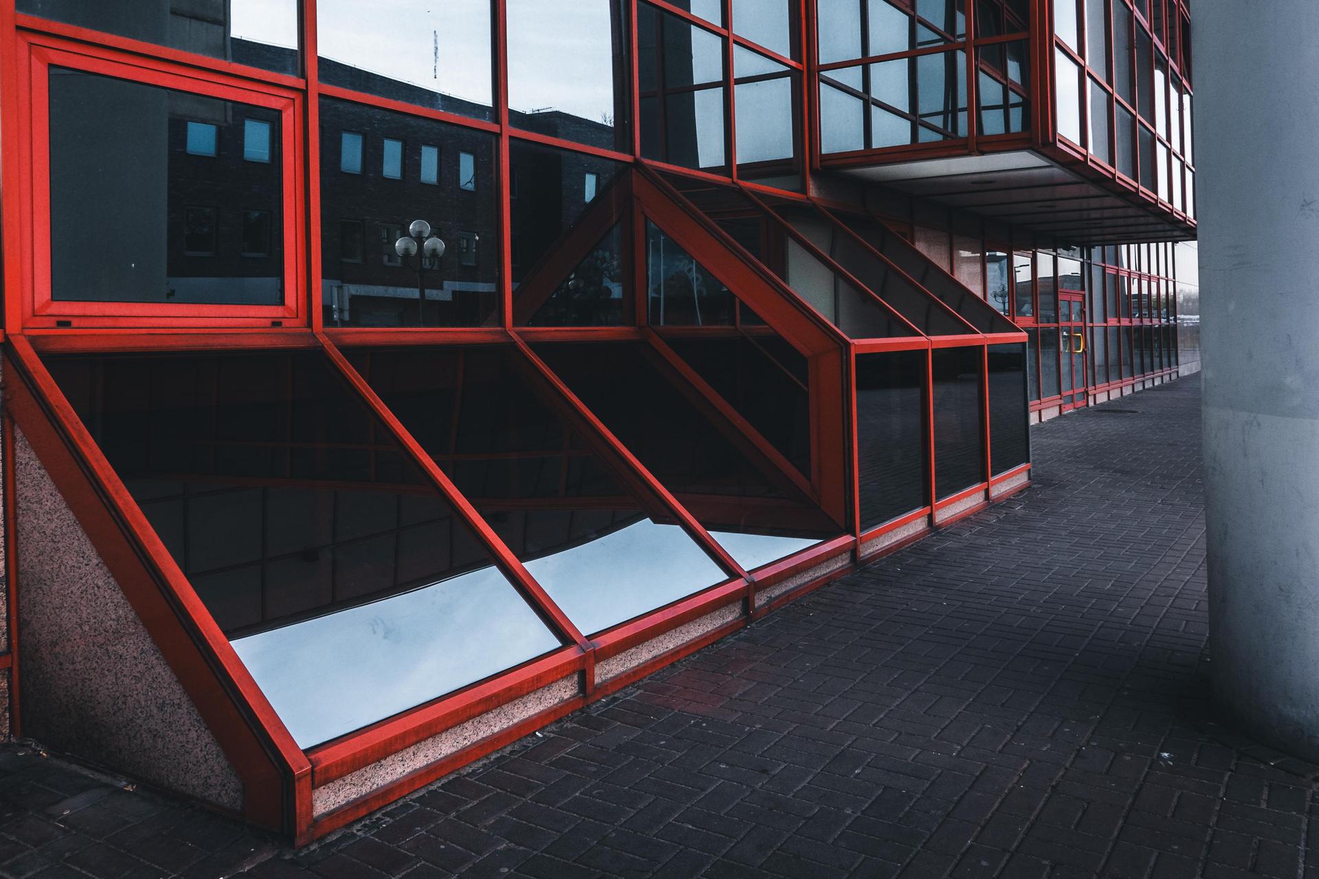 Dworzec kolejowy w Częstochowie - zdjęcia. Tak dziś wygląda ikona lat 90. 