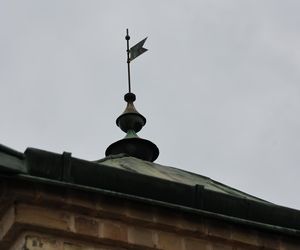 Studzienka na placu przy PKS w Lublinie to pozostałość po dawnej ul. Szerokiej