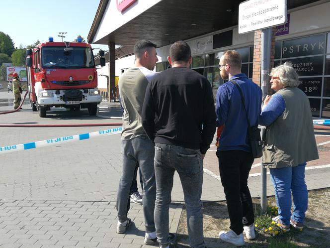 Pożar marketu na ul. Nakielskiej w Bydgoszczy! Straż nie wyklucza podpalenia [ZDJĘCIA]