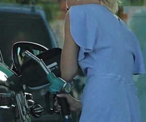 Małgorzata Kożuchowska jeździ autem za pół miliona w obcasach