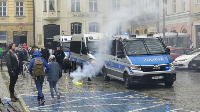 Gorąco przed finałem Ligii Konferencji we Wrocławiu. Tysiące kibiców na Rynku