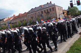 Policja identyfikuje kolejne osoby zakłócające Marsz Równości w Białymstoku [ZDJĘCIA]