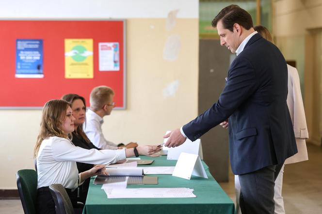 Tobiasz Bocheński wraz z partnerką 