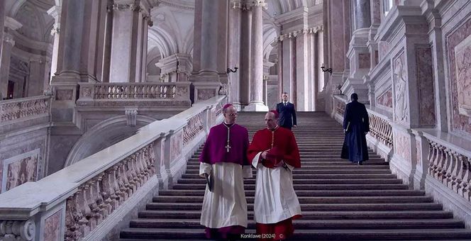 Wnętrza włoskiego Pałacu Królewskiego w Casercie stanowiły część Watykanu