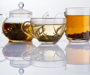 Tee, tea, thé, te, thea, herbata, czaj. Napój z właściwościami leczniczymi