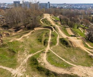 Tor kolarski do dirt jumpingu i kolarstwa górskiego, park im. Cichociemnych Spadochroniarzy AK