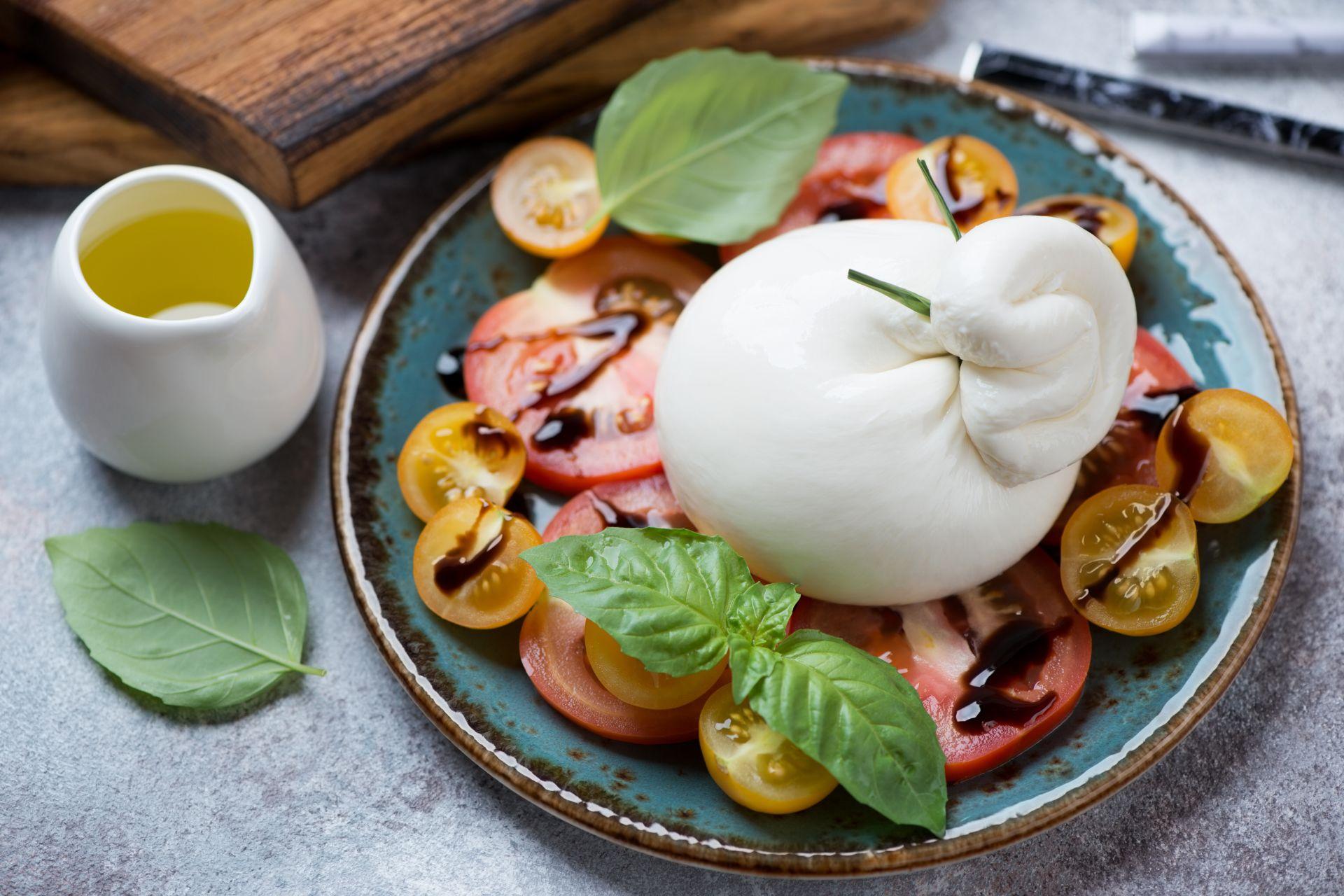 Burrata Zamiast Mozzarelli Kremowy Ser Kt ry Zachwyci Smakiem 