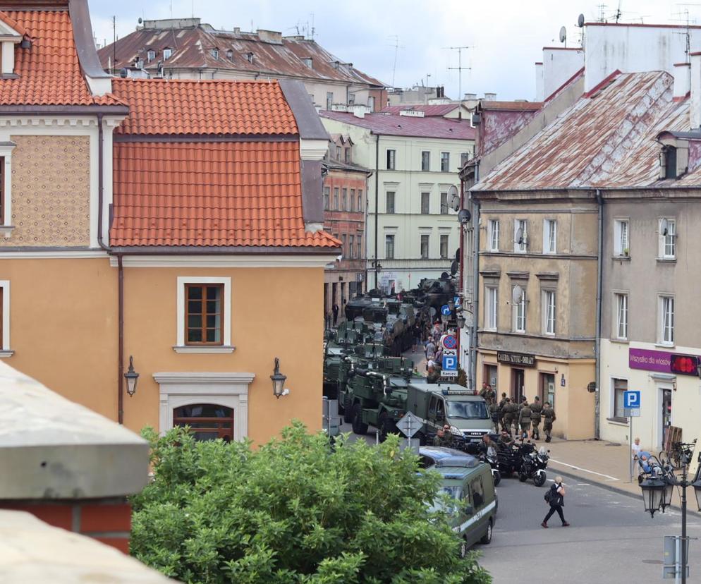 Do Lublina wjechało wojsko. Na ulicach czołgi, rosomaki i inne wozy pancerne. Musicie to zobaczyć!