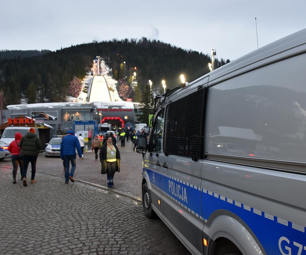 Skoki w Zakopanem zabezpieczało codziennie 190 policjantów