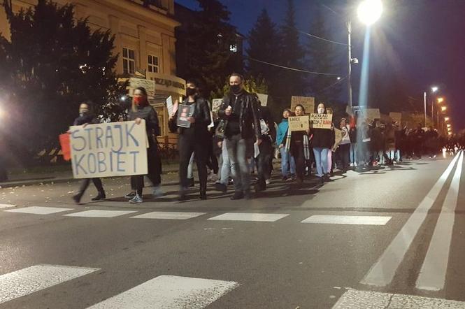 Strajk kobiet. Na ulice Bełchatowa wyszły TŁUMY Jak bełchatowianie komentują sytuację w kraju?