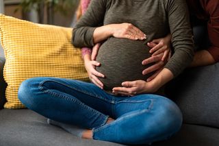 Tylko tak ochronisz noworodka przed „czarnym kaszlem”. Zacznie się za tydzień