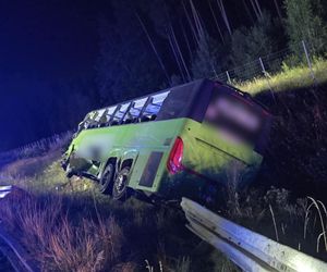 Poważny wypadek na S7. Ciężarówka zderzyła się z autobusem. Są poszkodowani