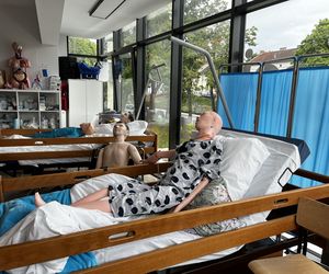 Wakacyjny patrol Eska Summer City w olsztyńskim oddziale Szkoły Policealnej Pascal