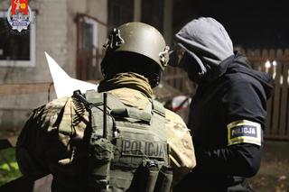 Wielka akcja CBŚP i KSP. Rozbito gang narkotykowy. Handlowali prochami, bronią palną i substancjami psychotropowymi