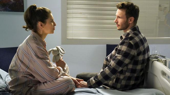 Barwy szczęścia, odcinek 2468: Regina (Kamila Kamińska), Franek (Mateusz Banasiuk)