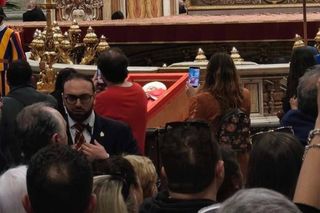 Włochy świętują wyzwolenie w cieniu żałoby po papieżu Franciszku. Część uroczystości została odwołana lub ograniczona 