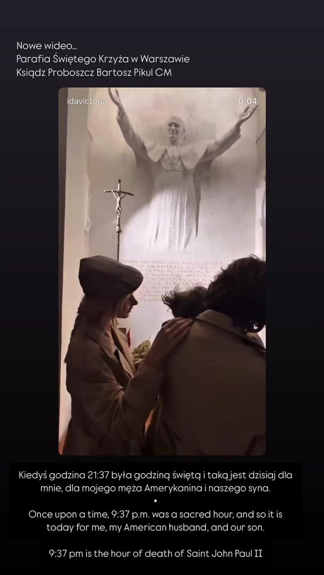 Ida Nowakowska relacjonuje wizytę w kościele. Smutna, poważna mina