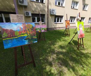 Przez lata ŚDS w Siedlcach działał w dwóch lokalizacjach, teraz już oficjalnie funkcjonuje w jednym miejscu, w budynkach dostosowanych do potrzeb osób z niepełnosprawnościami. 