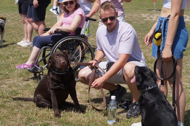 Psia radość i ludzkie serca. Myślęcinek pełen dobrych ludzi i ich czworonogów