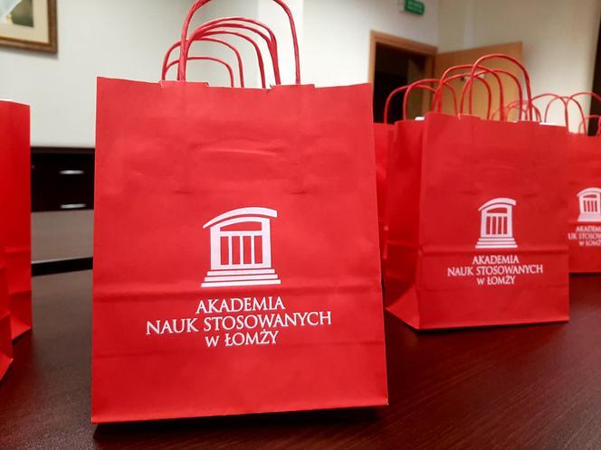 Akademia Nauk Stosowanych ma prezent dla licealistów - zaprasza na Maturalne Mikołajki 