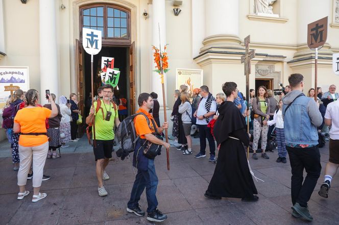 Uczestnicy 45. Warszawskiej Akademickiej Pieszej Pielgrzymki Metropolitalnej na Jasną Górę