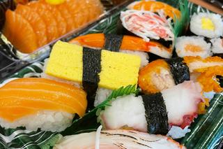 Różnorodny set sushi to świetny pomysł na lunch