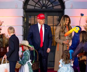 Cukierek albo psikus w Białym Domu. Trump rozdawał słodycze