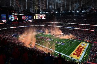 Super Bowl - co to jest i dlaczego jest to tak ważne wydarzenie? W USA na ten mecz czeka się cały rok!