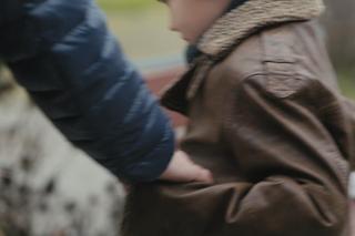 Na dobre i na złe odc. 874: Artur Bart (Piotr Głowacki), Tymek (Oliwier Grzegorzewski), Julka Burska (Aleksandra Hamkało)