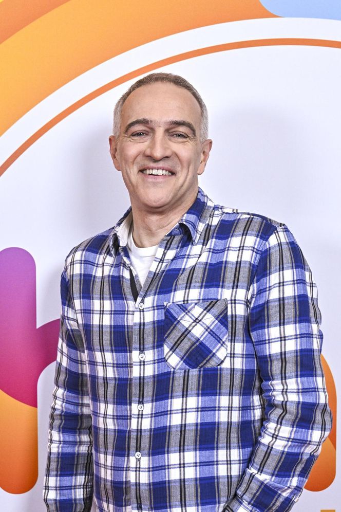 Paweł Orleański tłumaczy się ze schadzki. Tak całuje na każdym "spotkaniu biznesowym"