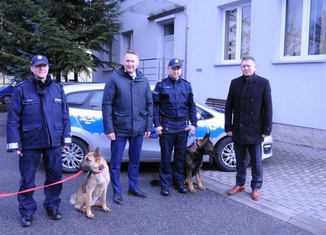 Funkcjonariusze na czterech łapach zaczynają służbę! Poznajcie Naba i Barego [ZDJĘCIA]