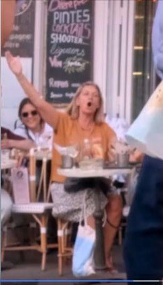 Flashmob w Paryżu - "Bohemian Rapsody"