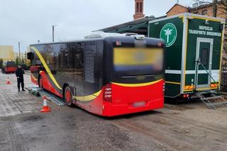 Niesprawne hamulce, wycieki i korozja. Szokujący stan autobusów miejskich w Zgierzu