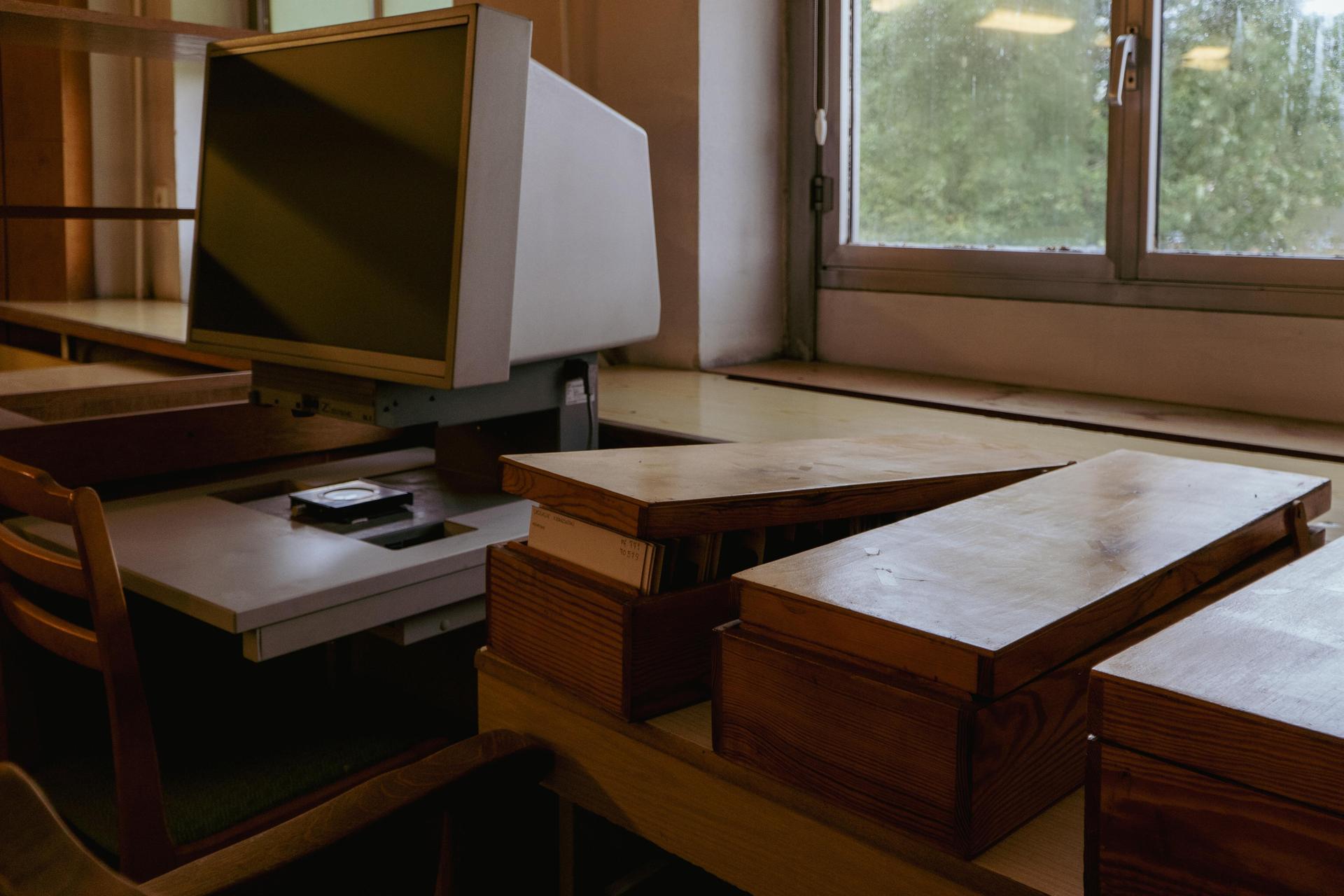 Biblioteka Uniwersytetu Opolskiego - zdjęcia. Zobacz zachowane wnętrza z lat 70.