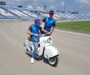 Osy kręciły kółka na stadionie żużlowym w Lesznie. Ogólnopolski zlot skuterów Osa Osieczna-Leszno 
