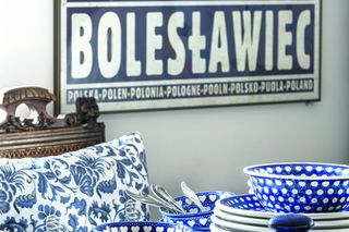 Ceramika Bolesławiec - zbiory Katarzyny plus efektowna dekoracja na ścianie