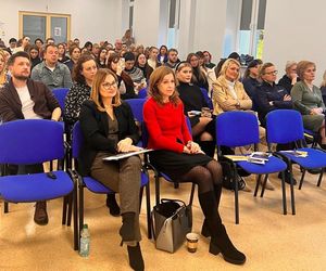 Edukowali jak wspierać młodzież w kryzysie. Za nami konferencja organizowana przez Kombinat Aktywności Społecznej