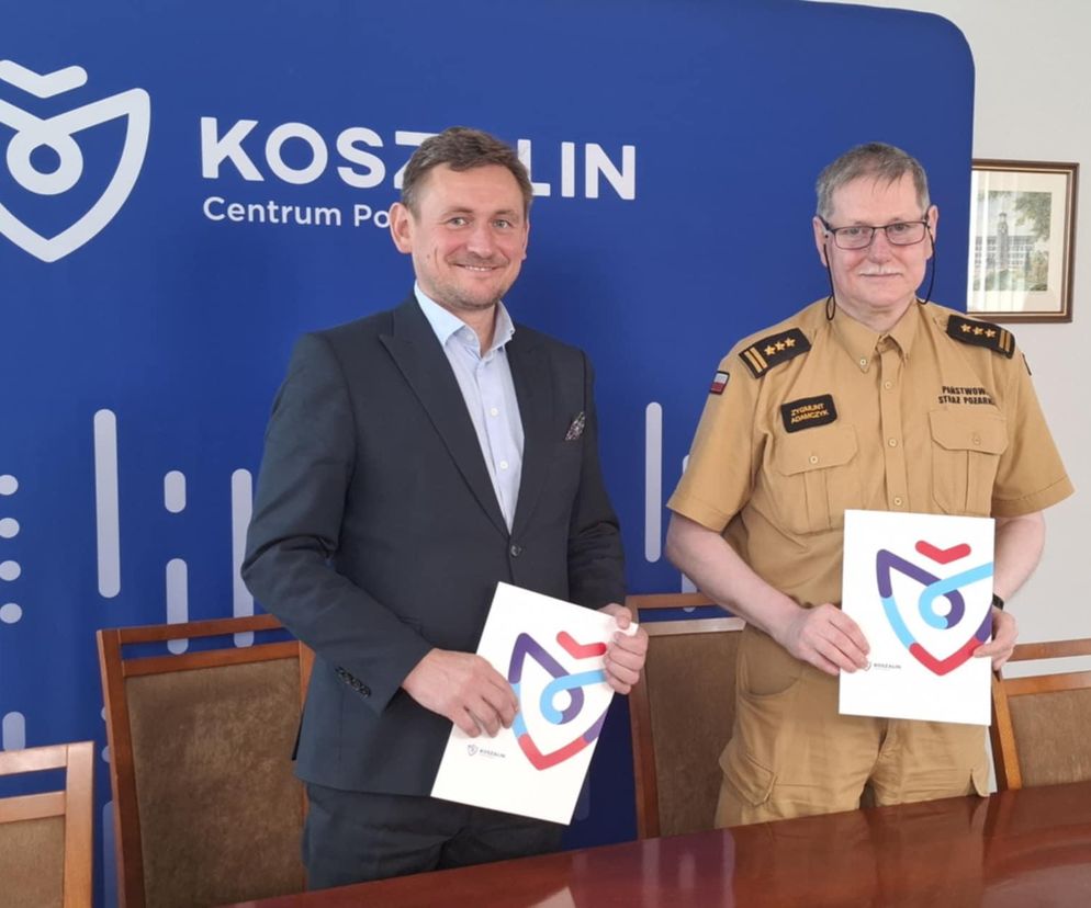 Prezydent Koszalina Tomasz Sobieraj oraz st. bryg. Zygmunt Adamczyk, Komendant Miejski PSP w Koszalinie.