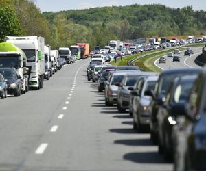 Potężny korek na autostradzie A4 i ciągle rośnie. Totalny paraliż! Co się dzieje?!
