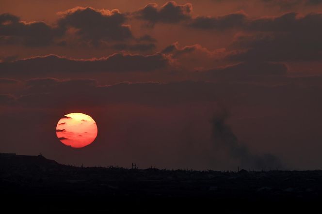 Izrael rozpoczął szturm na Gazę. "Pas ognia" nad miastem, w tle spór o los zakładników