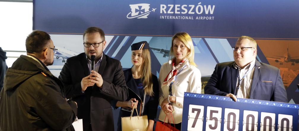 Rekord pasażerów na lotnisku w Jasionce!
