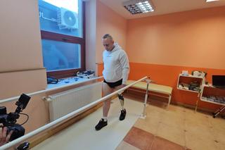 Lekarze, którzy stworzyli najnowocześniejsza proteze dla motocyklisty z urwana nogą