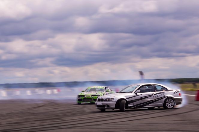 SkillZone Festiwal - motoryzacyjne emocje na lotnisku w Mielcu