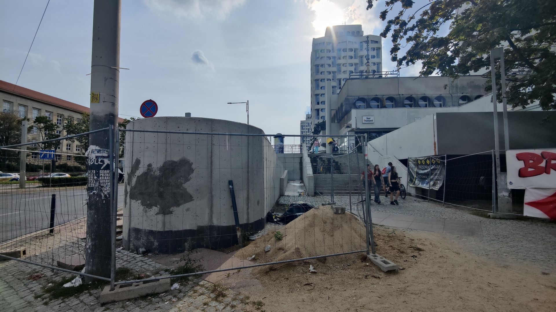 Remont esplanady przy Sedesowcach we Wrocławiu