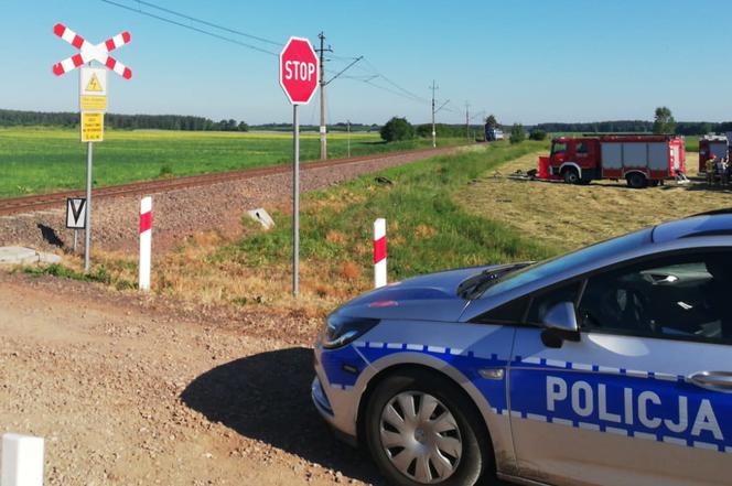 Wstrzymany ruch pociągów na trasie Nidzica - Waplewo. Pociąg zderzył się z samochodem. Nie żyje kierowca