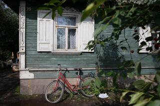 Rolnicy. Podlasie. Andrzej z Plutycz pokazał ODNOWIONE podwórko. Śliczny ogródek, wielkie zmiany. Goście będą zachwyceni