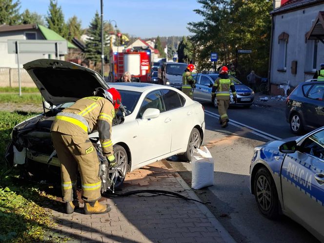 W Wąchocku auto osobowe wjechało w dom