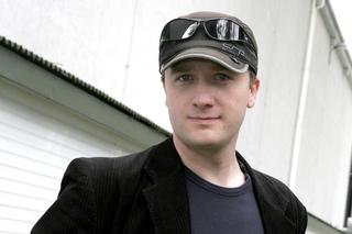 Polacy pokochali go za rolę księdza w Ranczo. Bartek Kasprzykowski przeszedł nie lada metamorfozę!