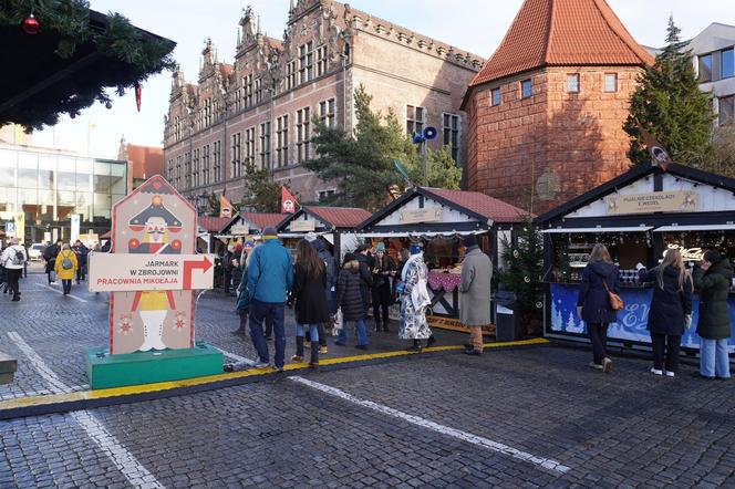 Jarmark Bożonarodzeniowy w Gdańsku. Gadający łoś i Wirujące Beczki czekają na odwiedzających